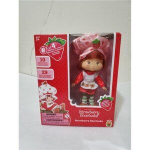 The World of Strawberry Shortcake – Strawberry Shortcake Doll w/ 4 Surprises!